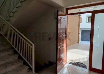 ingresso scala - Apartment Vicolo Giuseppe Verdi
 
42, Grotte - photo 5