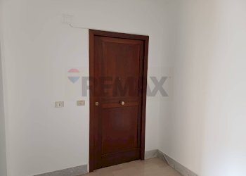 porta  appartamento - Apartment Vicolo Giuseppe Verdi
 
42, Grotte - photo 12