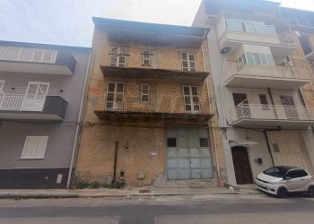 Edificio all\'aperto - Casa indipendente Via Ferdinando Magellano
 
43, Favara - foto 1