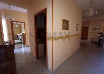 Hall / corridoio - Appartamento Viale Aldo Moro
 
255, Favara - foto 27