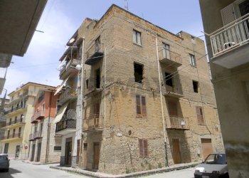 Edificio all\'aperto - Casa indipendente Via Cola Di Rienzo
 
29, Favara - foto 2