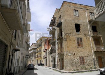 Edificio all\'aperto - Casa indipendente Via Cola Di Rienzo
 
29, Favara - foto 4