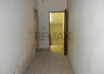 Hall / corridoio - Casa indipendente Via Cola Di Rienzo
 
29, Favara - foto 32