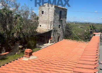 Edificio all\'aperto - Villa SS 112
 
38, Favara - foto 35