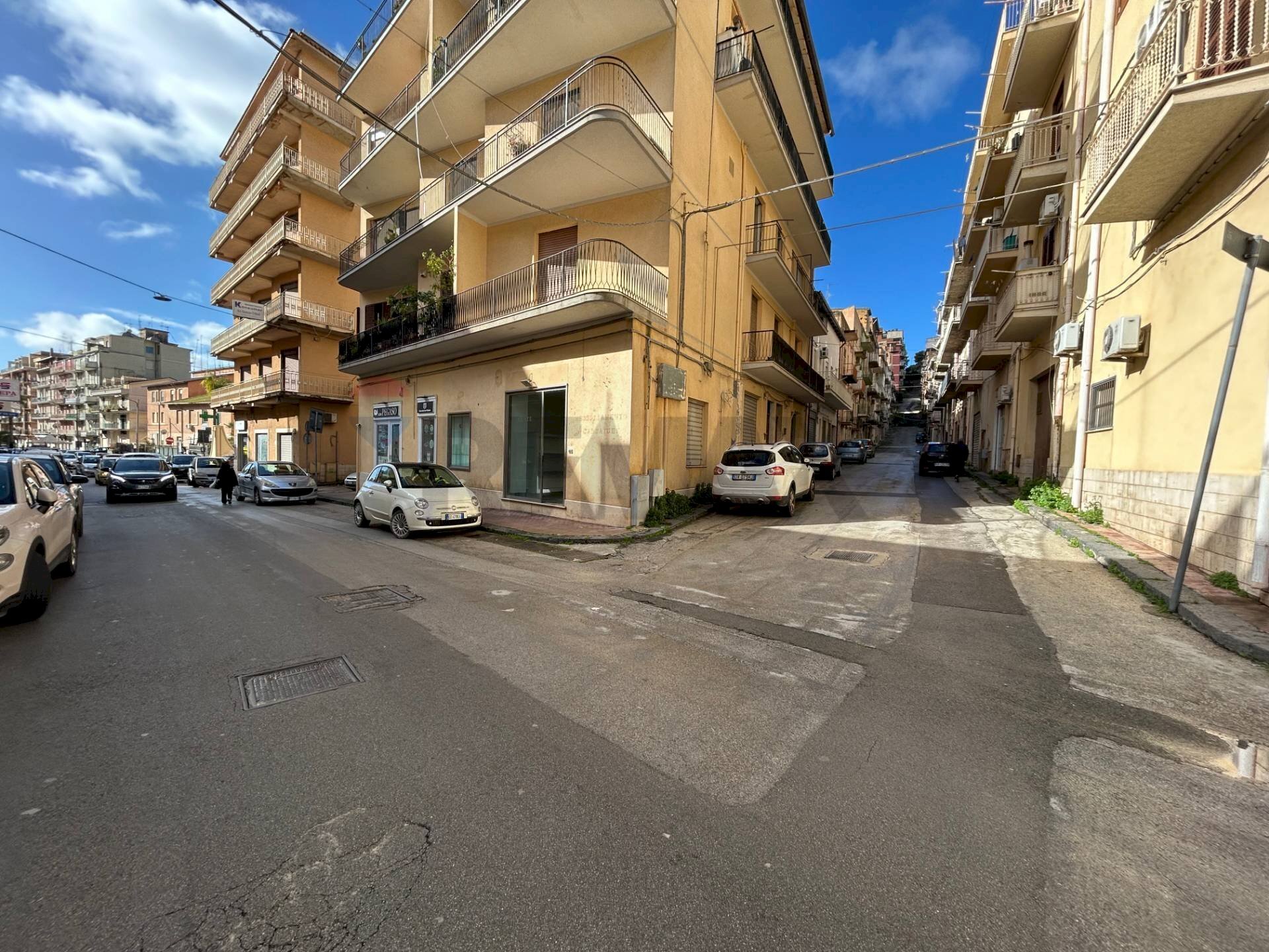 Vista Via Quatro Novembre Via Napoli - Locale Commerciale Via Quattro Novembre
 
20, Favara - foto 1