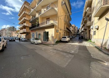 Vista Via Quatro Novembre Via Napoli - Locale Commerciale Via Quattro Novembre
 
20, Favara - foto 1
