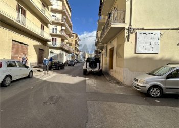 Via Quattro Novembre - Locale Commerciale Via Quattro Novembre
 
20, Favara - foto 5
