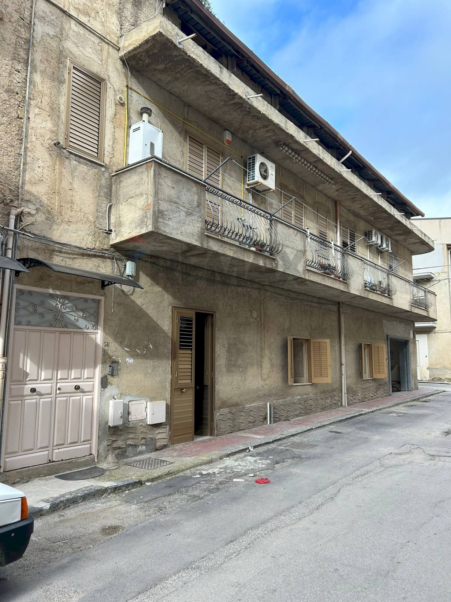 Edificio all\'aperto - Three-room apartment Via Bari
 
62, Favara - photo 1