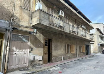 Edificio all\'aperto - Trilocale Via Bari
 
62, Favara - foto 4