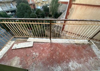 Balcone da ristrutturare - Trilocale Corso Vittorio Veneto
 
82, Favara - foto 17
