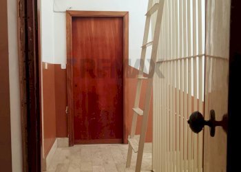 Pianerottolo scala - Attic J.F. Kennedy
 
95, Favara - photo 6