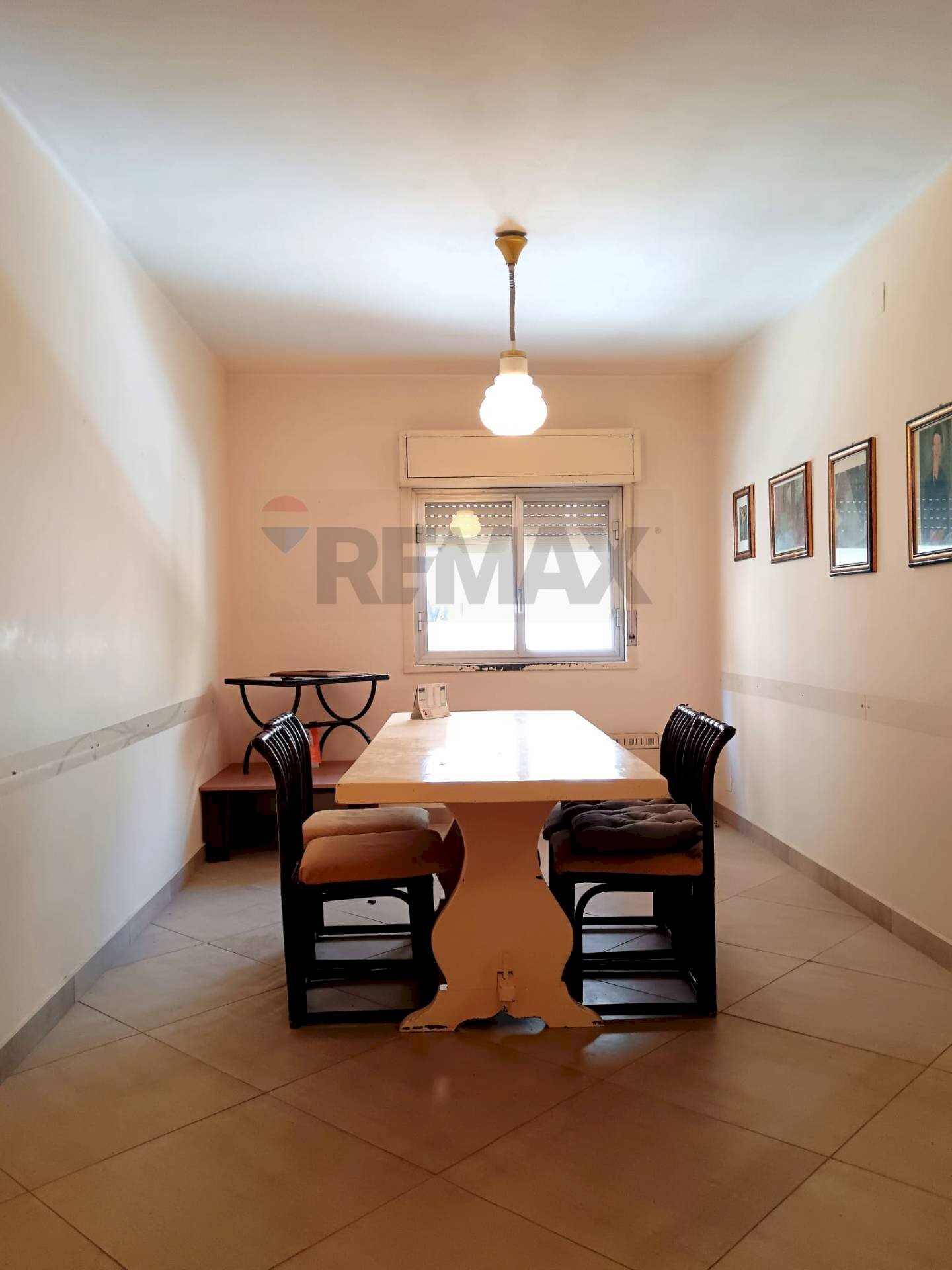 Camera/ Sala riunioni - Three-room apartment Via Zaccagnini
 
16, Favara - photo 1