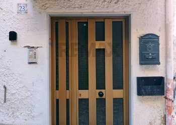 Portone ingresso edificio - Apartment Via Federico Confalonieri
 
23, Agrigento - photo 4