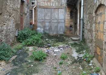Foto prospetto laterale immobile - Casa indipendente Cortile Corto
 
4, Favara - foto 2