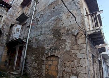 Foto prospetto esterno  dell\' immobile - Casa indipendente Cortile Corto
 
4, Favara - foto 3