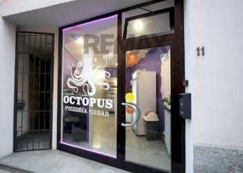 Ricezione / Lobby - Commercial Premises Vicolo Valverde
11, Piacenza - photo 4