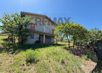 Casa all\'aperto - Independent house CONTRADA SELVA
 
SNC, Toro - photo 2