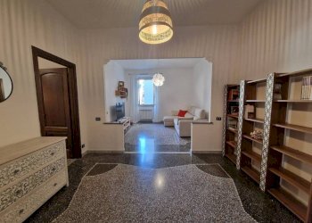 Soggiorno - Four-room apartment via San Luca, 6, Genova (neighborhood Centro Storico) - photo 2