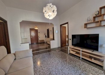 Soggiorno - Four-room apartment via San Luca, 6, Genova (neighborhood Centro Storico) - photo 10