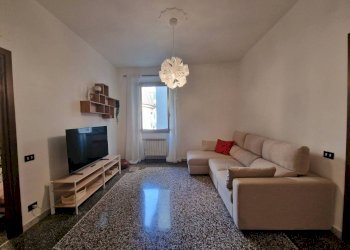 Soggiorno - Four-room apartment via San Luca, 6, Genova (neighborhood Centro Storico) - photo 11