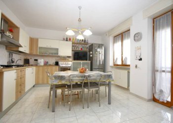 Cucina - Appartamento via Provinciale Collepasso, Parabita - foto 3