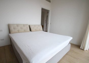 Camera da letto - Appartamento via Ippolito Rosellini, 2, Milano (zona Isola) - foto 8