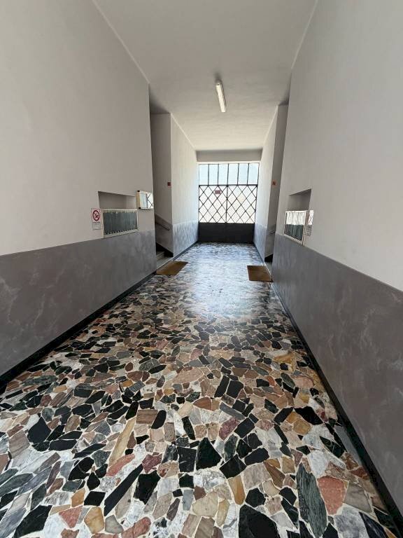 Interno palazzo - One-room apartment via Tonale, 16, Torino (neighborhood Mirafiori Sud) - photo 3