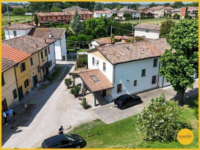 Foto 1 - Villa a Schiera Via Confine Inferiore
 
141 - 143, Molinella - foto 1