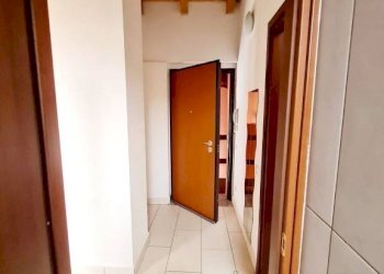 Corridoio - Two-room apartment vicolo Enrico Bonfanti, 4, Varese (neighborhood Sant'Ambrogio) - photo 11