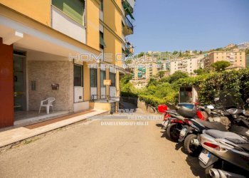 Cortile interno - Four-room apartment via Apparizione, Genova (neighborhood Borgoratti) - photo 25