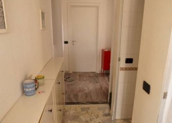 Corridoio - Four-room apartment via Olona, 12, Milano (neighborhood San Vittore) - photo 13