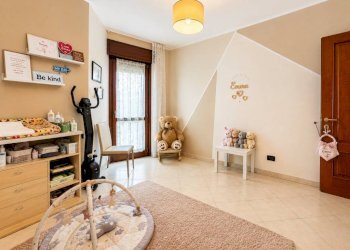 Camera da letto - Quadrilocale via Cesare Battisti, 7/5, Carmagnola - foto 23