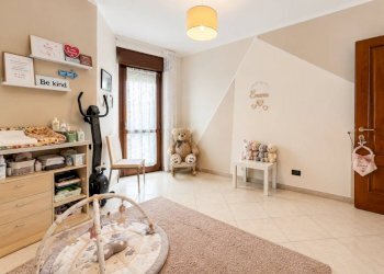 Camera da letto - Quadrilocale via Cesare Battisti, 7/5, Carmagnola - foto 24