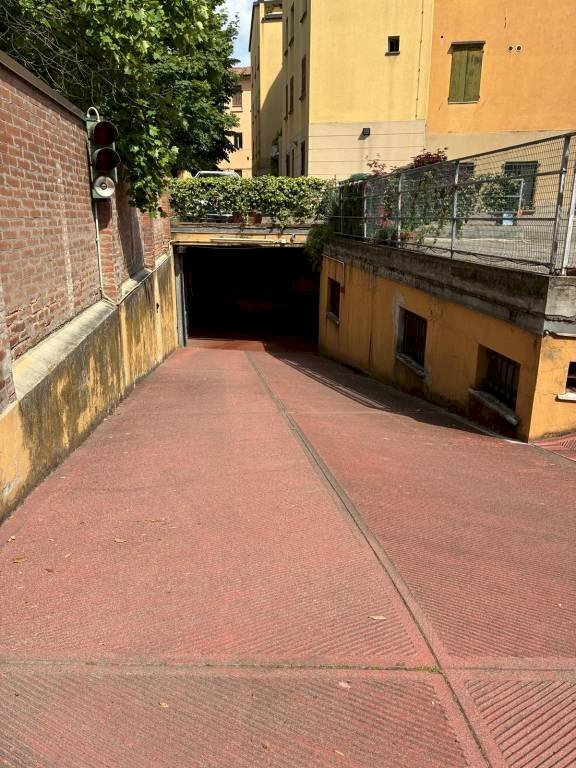 Cortile interno - Box via San Felice, 63, Bologna (neighborhood Centro Storico) - photo 2