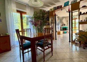 Sala da pranzo - Villa VIA DANTE ALIGHIERI
 
8, Pogno - foto 6