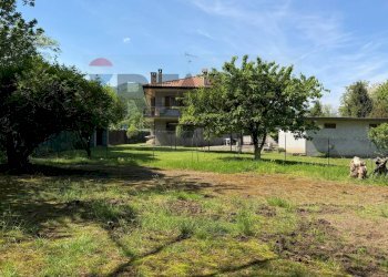 Giardino - Villa VIA DANTE ALIGHIERI
 
8, Pogno - foto 21