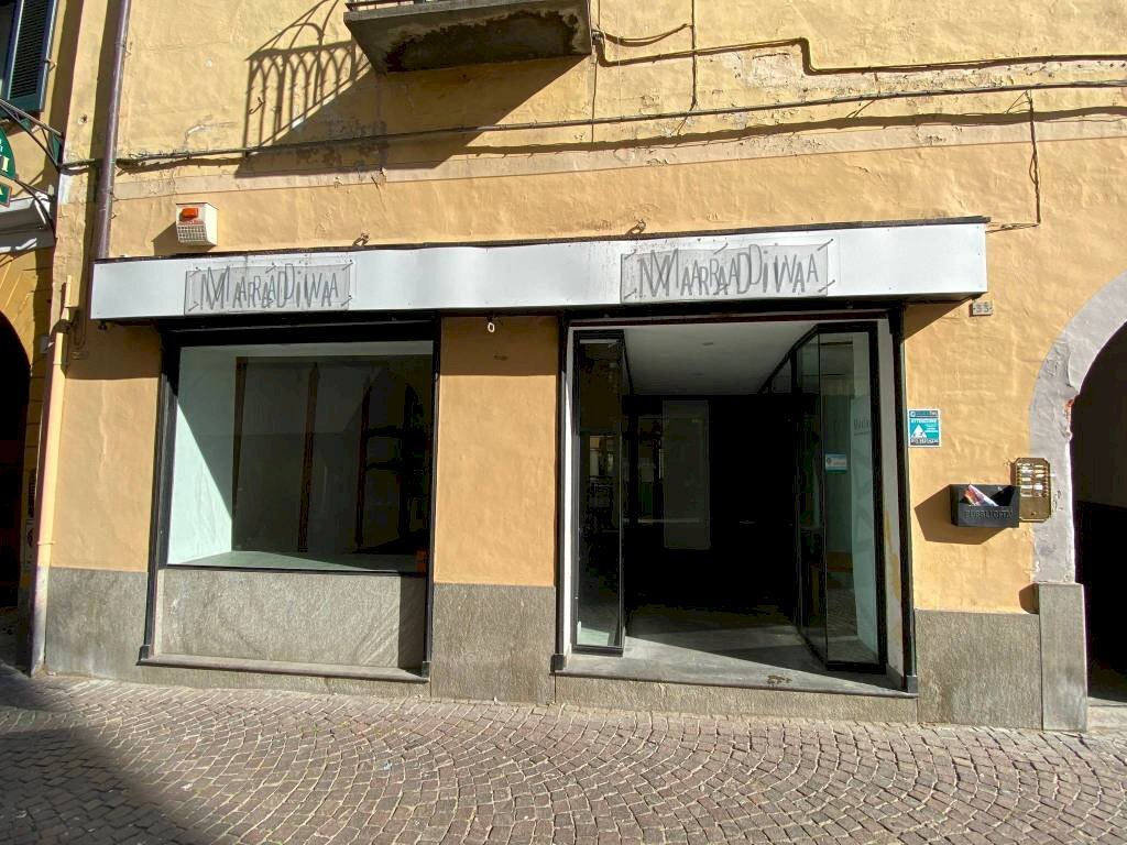 Facciata - Shop via del Duomo, Pinerolo - photo 1