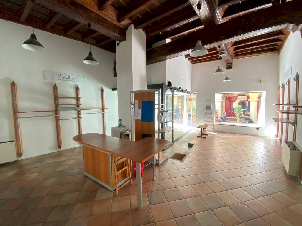 Interno non residenziale - Shop via del Duomo, Pinerolo - photo 3