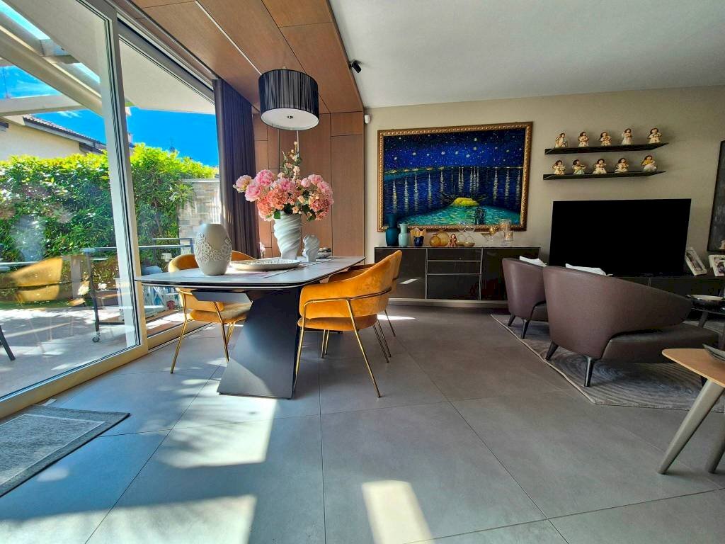 Veranda - Villa a Schiera via Gian Franco Borney, frazione Madonna Delle Grazie, Cuneo - foto 2