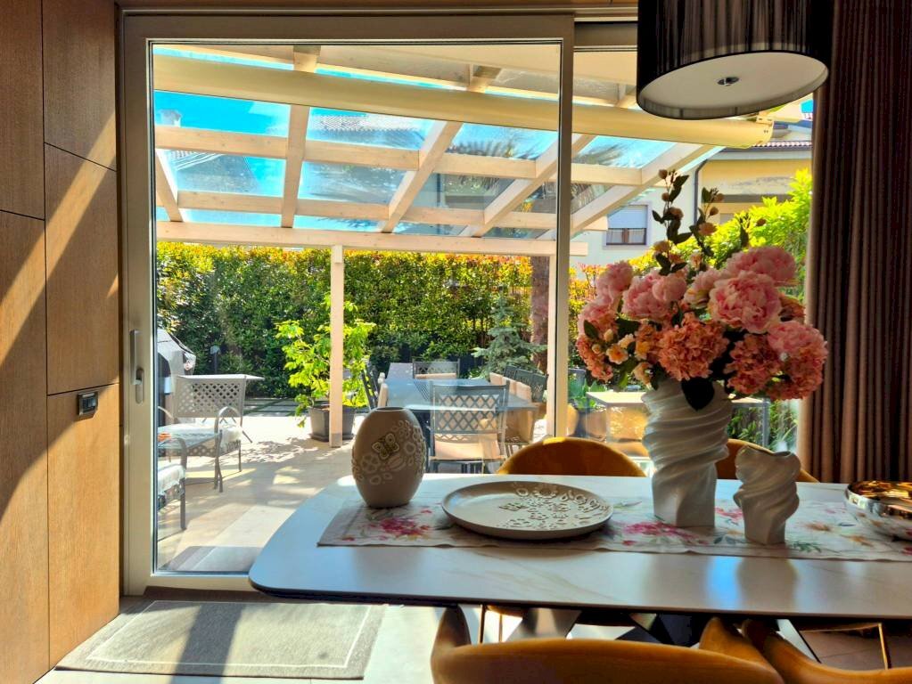 Veranda - Villa a Schiera via Gian Franco Borney, frazione Madonna Delle Grazie, Cuneo - foto 3