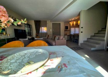 Salone - Villa a Schiera via Gian Franco Borney, frazione Madonna Delle Grazie, Cuneo - foto 12