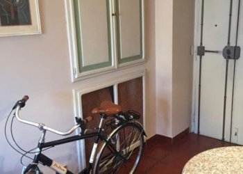 soggiorno con angolo cottura - Appartamento via della Consolata, 15/C, Torino (zona Centro) - foto 2