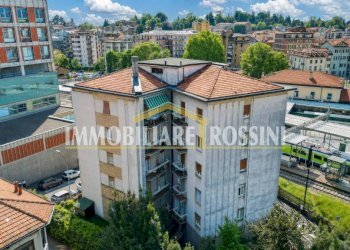 Facciata - Three-room apartment via Michelangelo Buonarroti, 1, Varese - photo 38