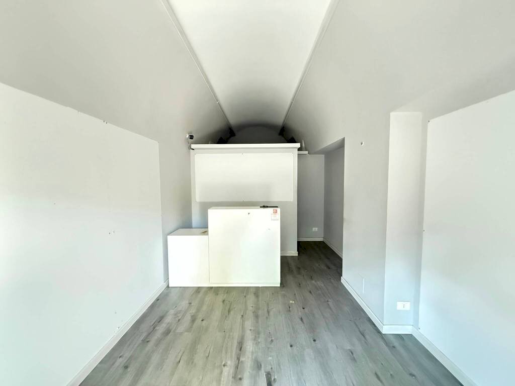 Stanza non arredata - Shop corso Fiume, 2, Torino (neighborhood Crimea) - photo 1