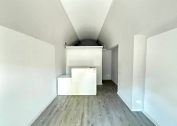 Stanza non arredata - Negozio corso Fiume, 2, Torino (zona Crimea) - foto 1