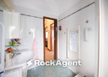 Bagno - Three-room apartment corso Luigi Andrea Martinetti, 113, Genova (neighborhood Sampierdarena) - photo 17