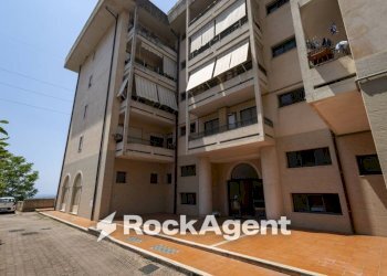 Facciata - Shop viale dei Bizantini, 75, Catanzaro - photo 38