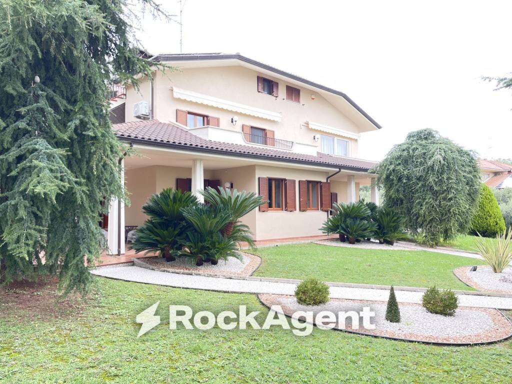 Giardino - Villa via FONTANELLE 11, Tortoreto - foto 1