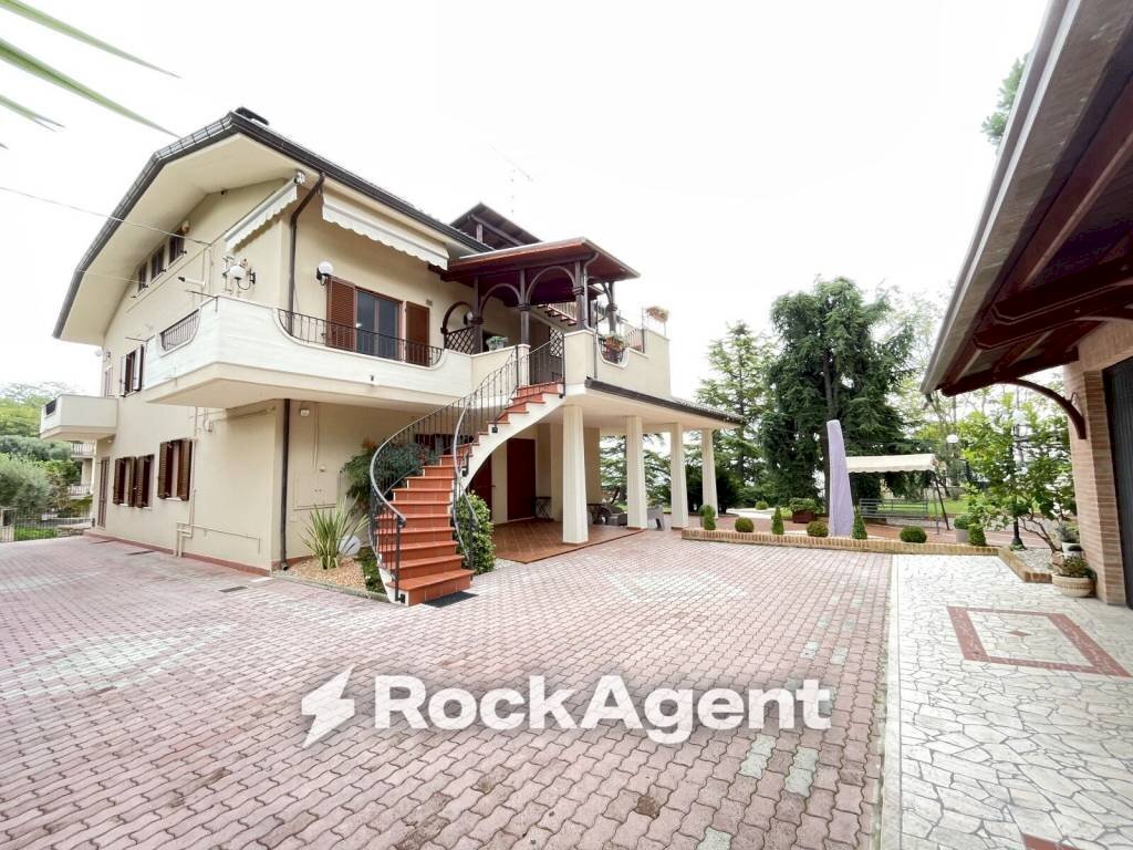 Facciata - Villa via FONTANELLE 11, Tortoreto - foto 3
