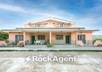 Facciata - Villa via del Laghetto, 26b, Civitella San Paolo - foto 3
